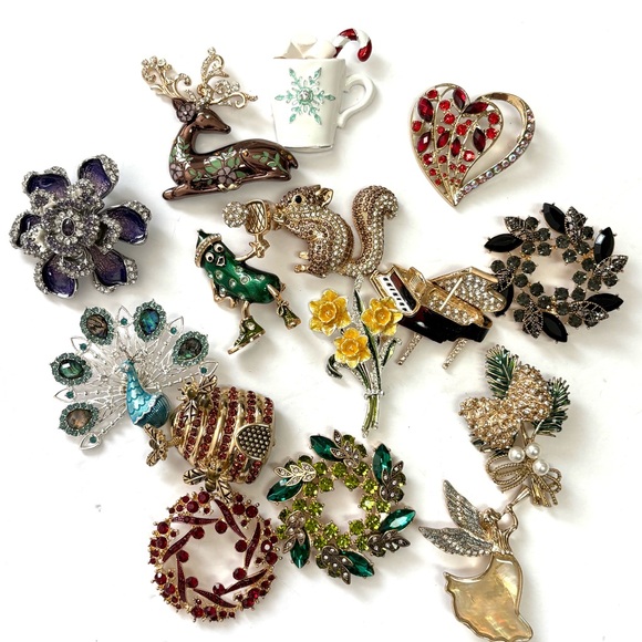 Napier Jewelry - Lot of 15 BROKEN Brooches for Crafting Repurpose Art